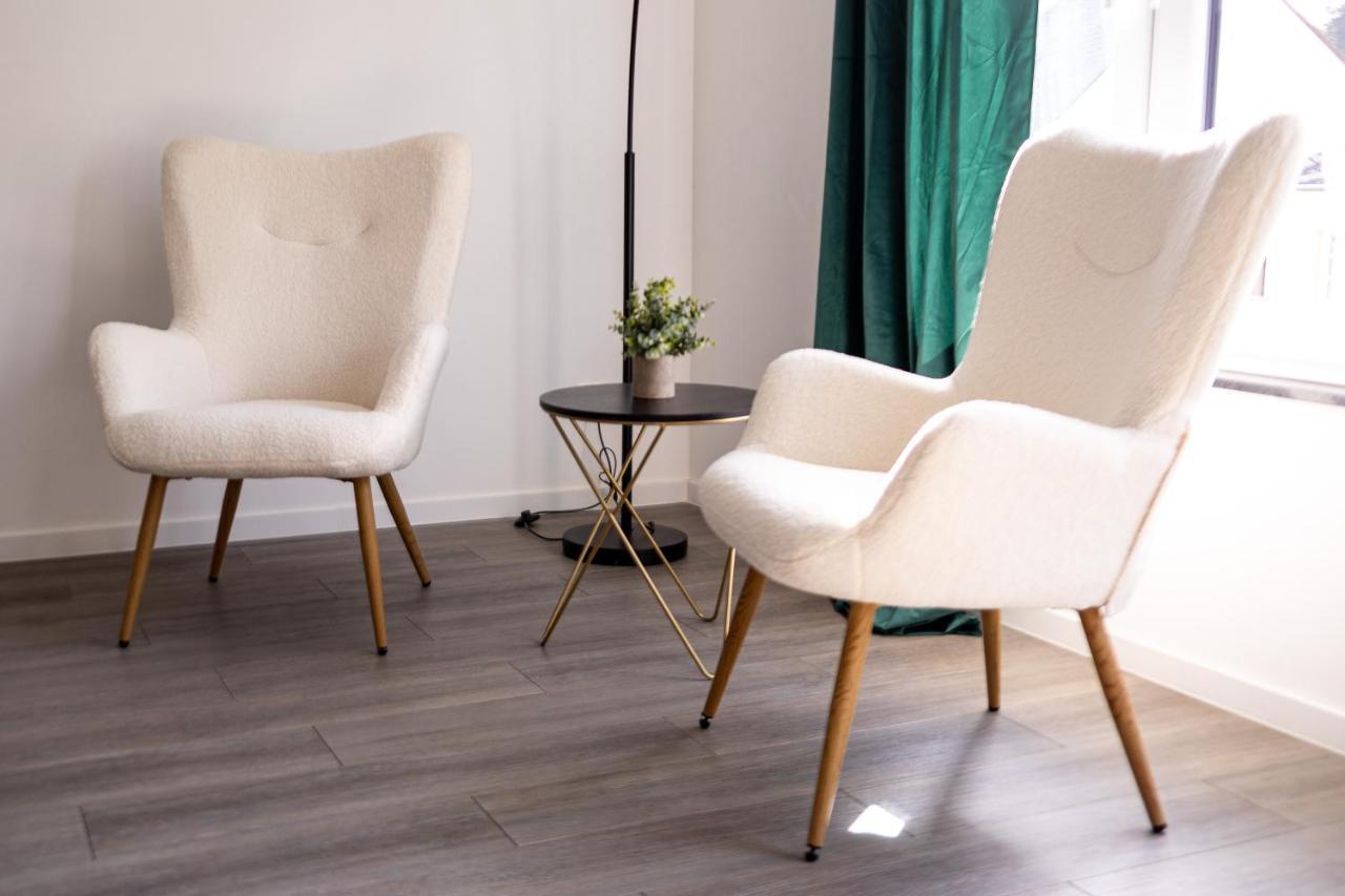 Design Apartment Zentral Fuer 6 In Andernach: Ausblick, Wifi, Kueche Εξωτερικό φωτογραφία