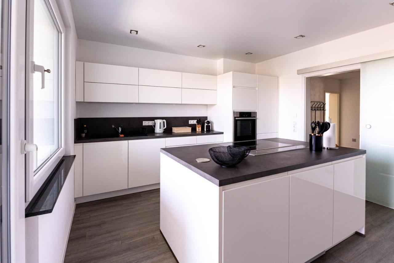 Design Apartment Zentral Fuer 6 In Andernach: Ausblick, Wifi, Kueche Εξωτερικό φωτογραφία