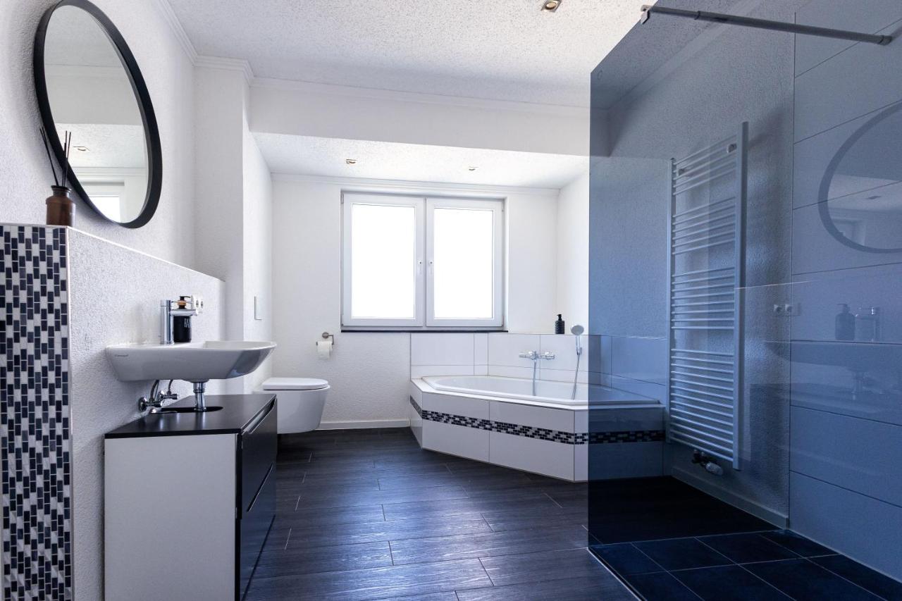 Design Apartment Zentral Fuer 6 In Andernach: Ausblick, Wifi, Kueche Εξωτερικό φωτογραφία