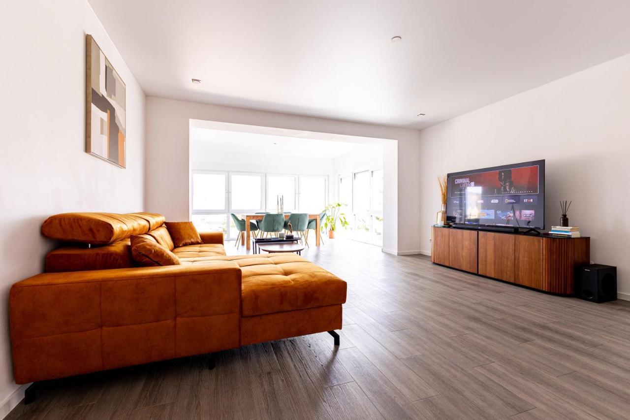 Design Apartment Zentral Fuer 6 In Andernach: Ausblick, Wifi, Kueche Εξωτερικό φωτογραφία